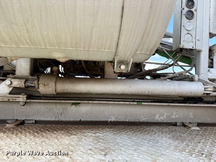 image for item YA1910 2001 Ford F750 Super Duty pressure digger truck