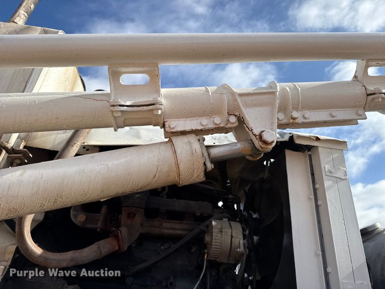 image for item YA1910 2001 Ford F750 Super Duty pressure digger truck