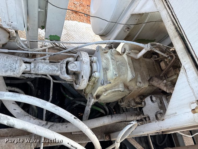 image for item YA1910 2001 Ford F750 Super Duty pressure digger truck