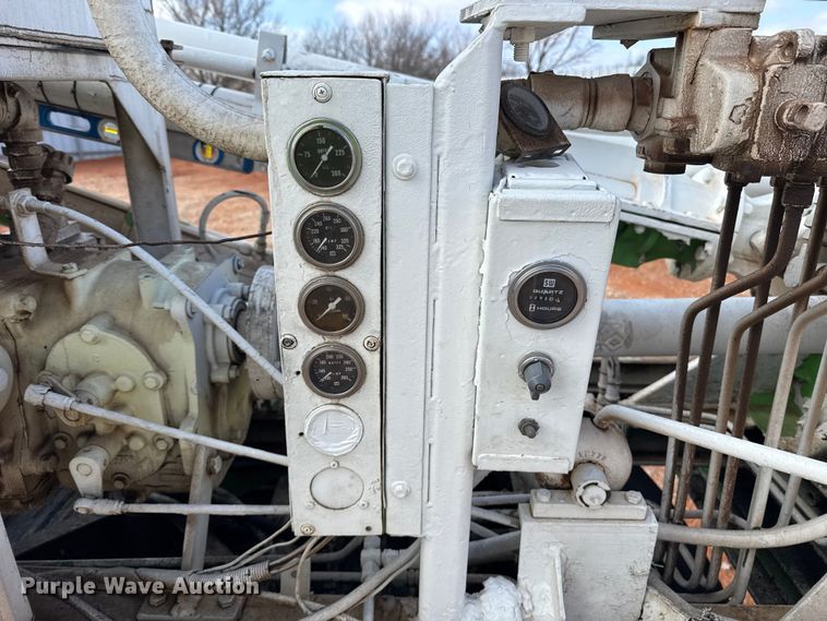 image for item YA1910 2001 Ford F750 Super Duty pressure digger truck