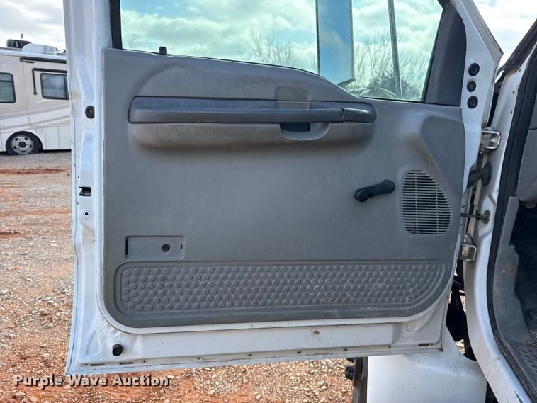 image for item YA1910 2001 Ford F750 Super Duty pressure digger truck