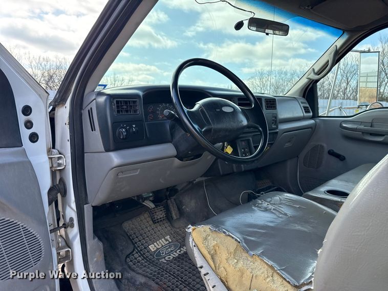 image for item YA1910 2001 Ford F750 Super Duty pressure digger truck