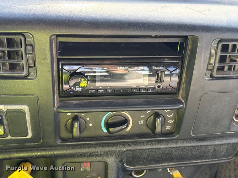 image for item YA1910 2001 Ford F750 Super Duty pressure digger truck
