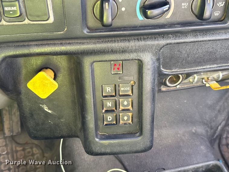 image for item YA1910 2001 Ford F750 Super Duty pressure digger truck