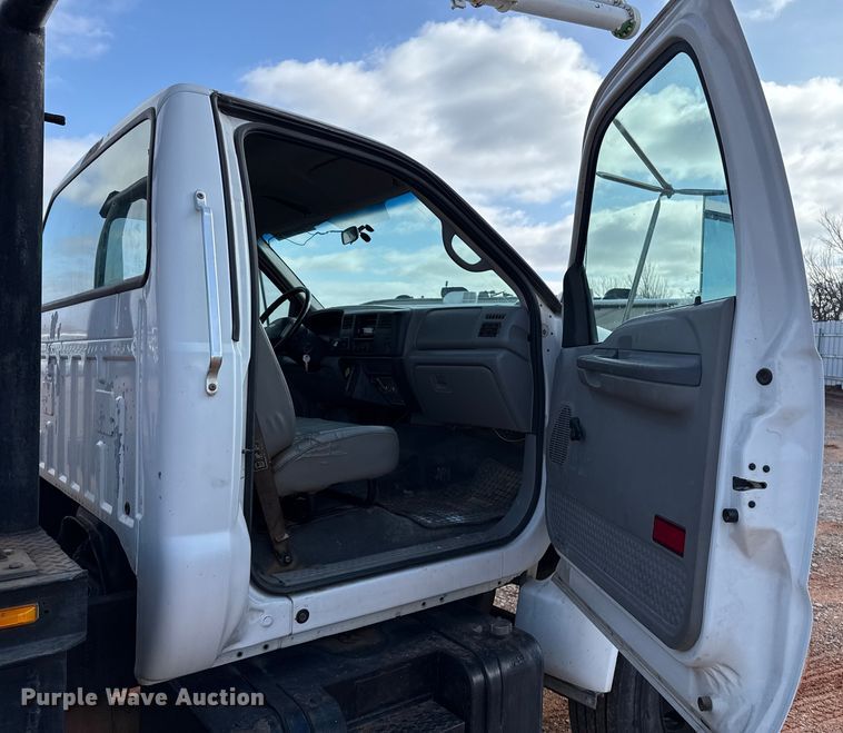 image for item YA1910 2001 Ford F750 Super Duty pressure digger truck