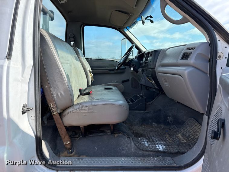 image for item YA1910 2001 Ford F750 Super Duty pressure digger truck