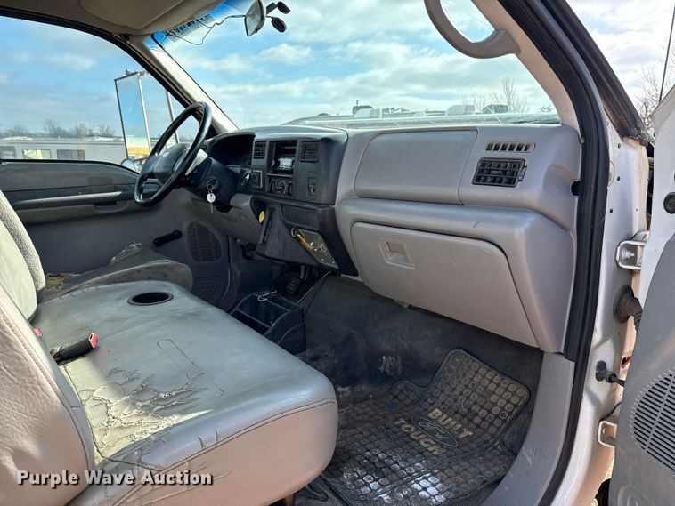 image for item YA1910 2001 Ford F750 Super Duty pressure digger truck