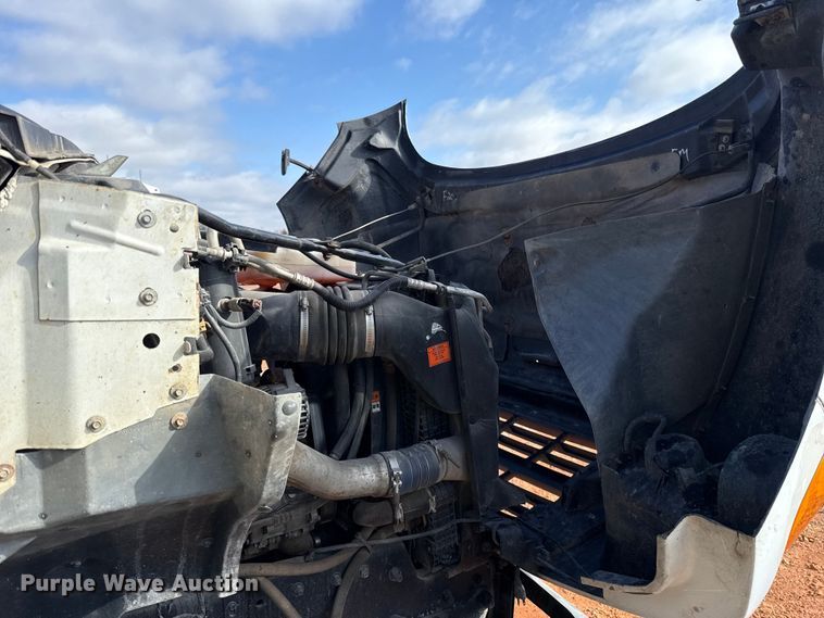 image for item YA1910 2001 Ford F750 Super Duty pressure digger truck