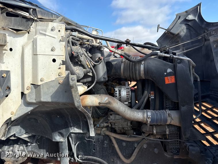 image for item YA1910 2001 Ford F750 Super Duty pressure digger truck