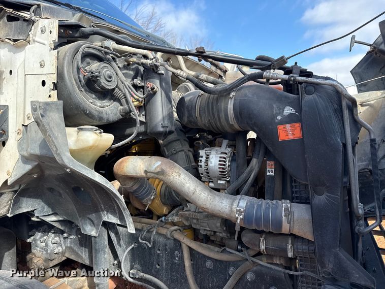 image for item YA1910 2001 Ford F750 Super Duty pressure digger truck