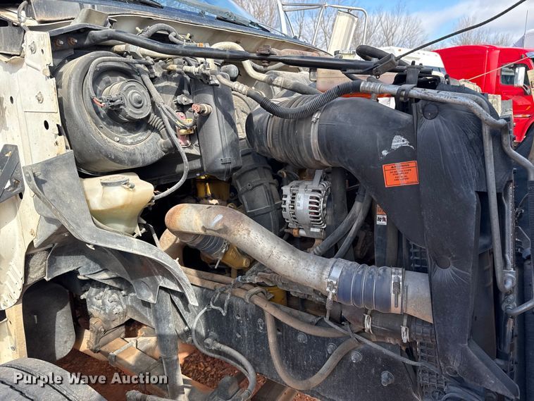 image for item YA1910 2001 Ford F750 Super Duty pressure digger truck