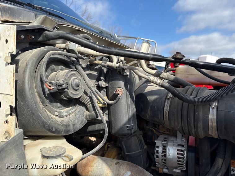 image for item YA1910 2001 Ford F750 Super Duty pressure digger truck
