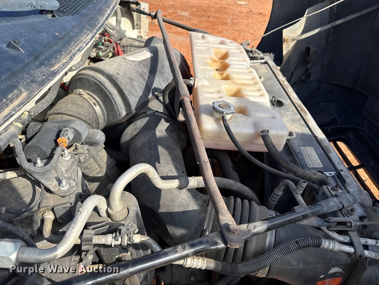image for item YA1910 2001 Ford F750 Super Duty pressure digger truck