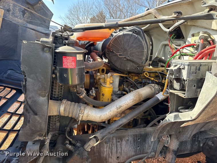 image for item YA1910 2001 Ford F750 Super Duty pressure digger truck