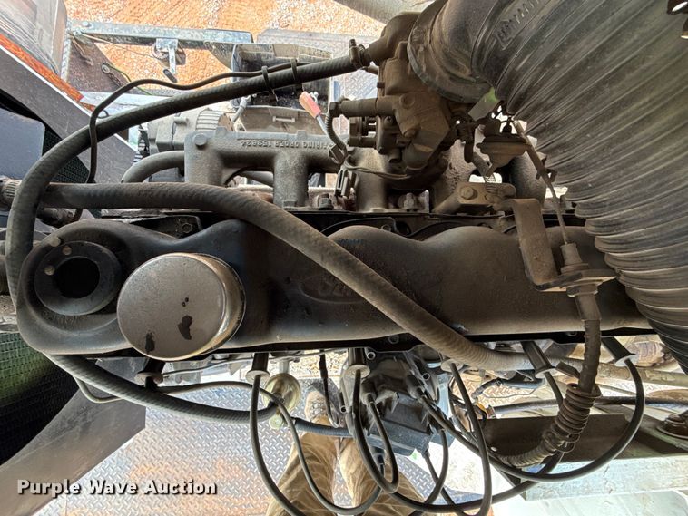 image for item YA1910 2001 Ford F750 Super Duty pressure digger truck