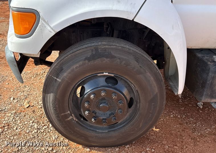 image for item YA1910 2001 Ford F750 Super Duty pressure digger truck