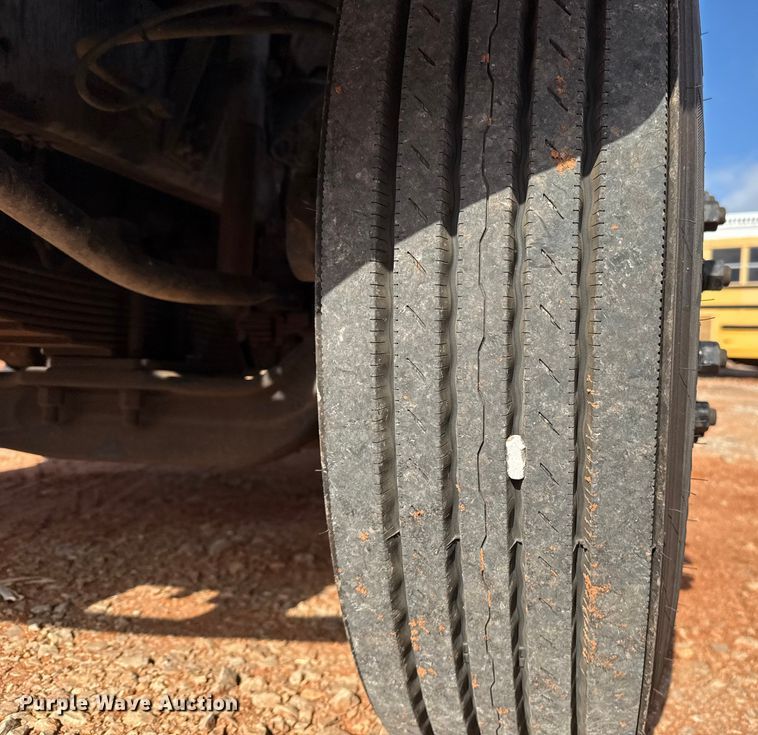 image for item YA1910 2001 Ford F750 Super Duty pressure digger truck