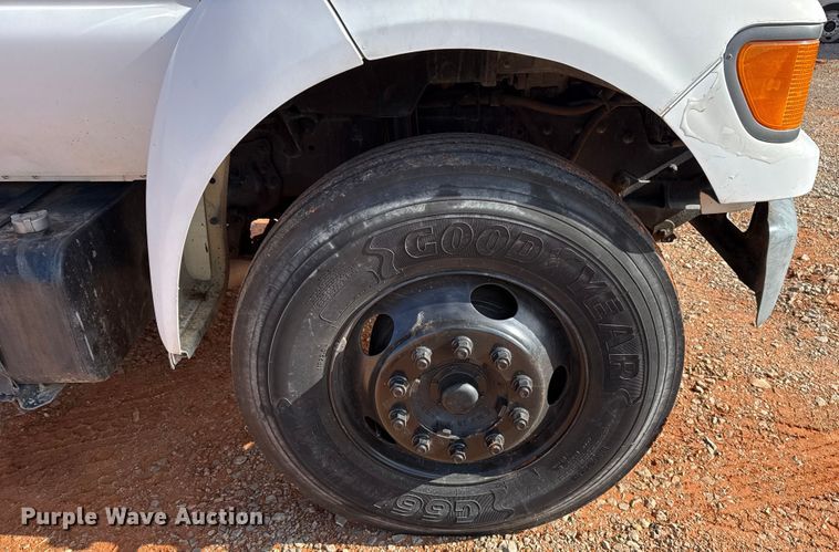image for item YA1910 2001 Ford F750 Super Duty pressure digger truck