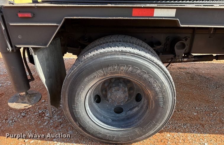 image for item YA1910 2001 Ford F750 Super Duty pressure digger truck