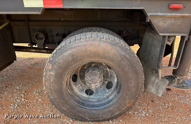 image for item YA1910 2001 Ford F750 Super Duty pressure digger truck