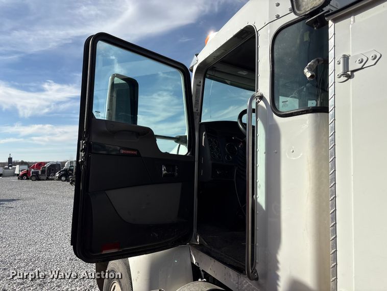 image for item YA2868 2021 Kenworth T370 utility / service truck