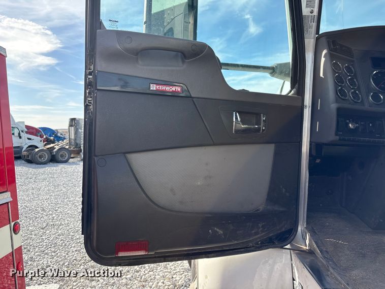 image for item YA2868 2021 Kenworth T370 utility / service truck
