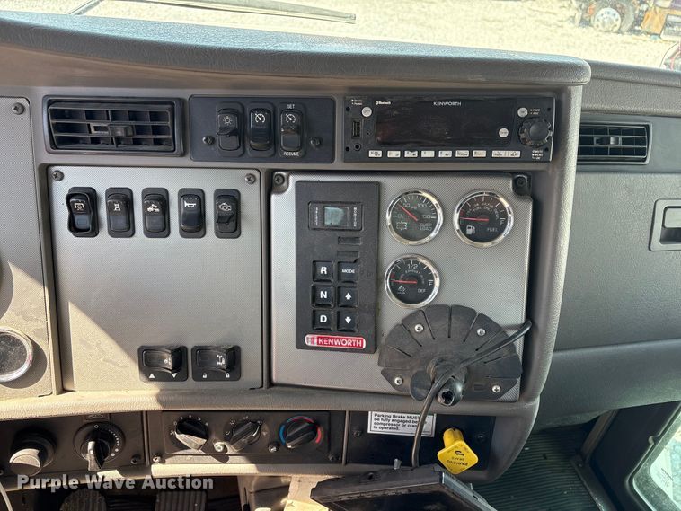 image for item YA2868 2021 Kenworth T370 utility / service truck