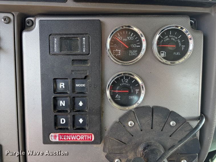 image for item YA2868 2021 Kenworth T370 utility / service truck