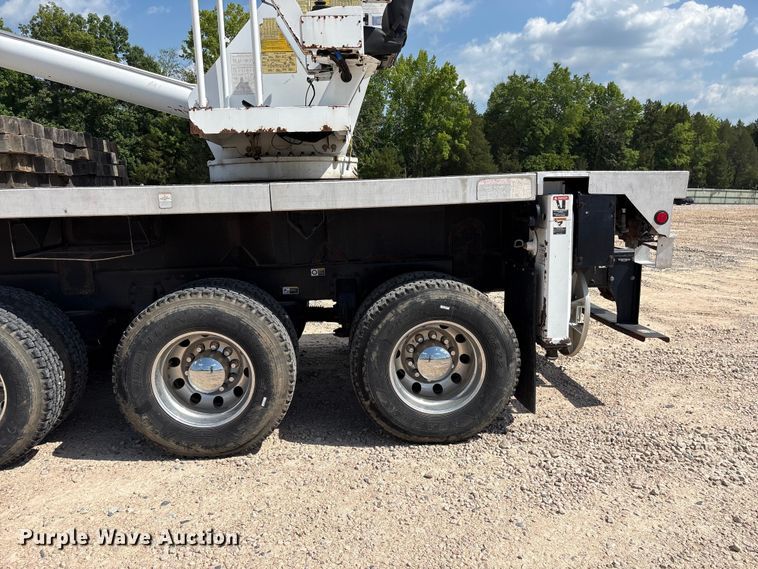 image for item YA2874 2012 Peterbilt 365 crane truck