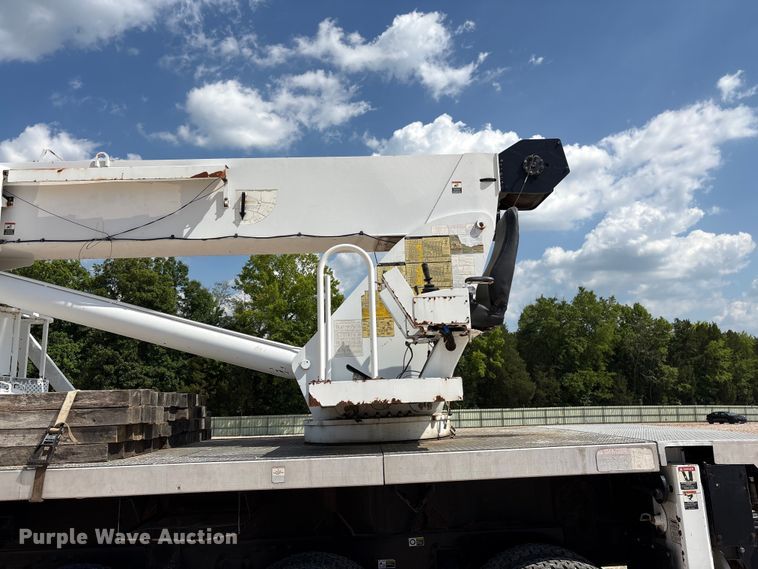 image for item YA2874 2012 Peterbilt 365 crane truck