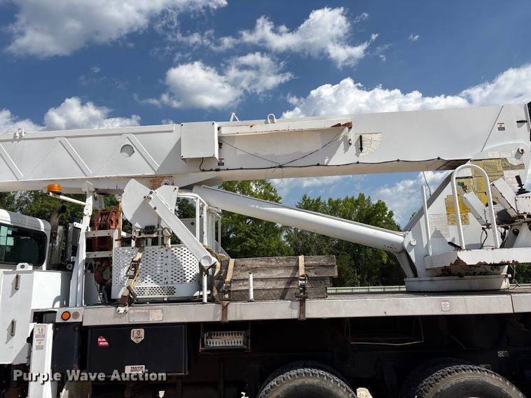 image for item YA2874 2012 Peterbilt 365 crane truck