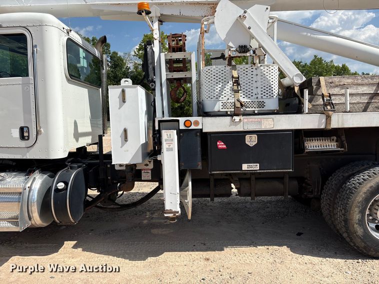 image for item YA2874 2012 Peterbilt 365 crane truck