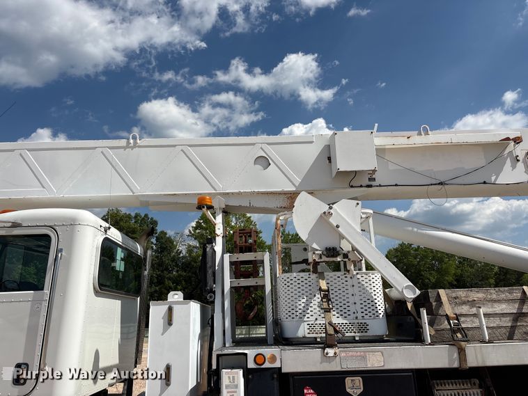 image for item YA2874 2012 Peterbilt 365 crane truck