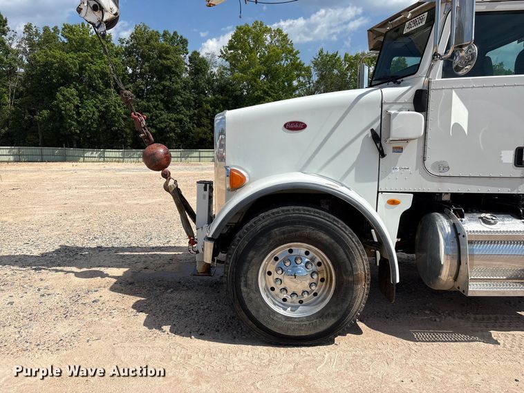 image for item YA2874 2012 Peterbilt 365 crane truck