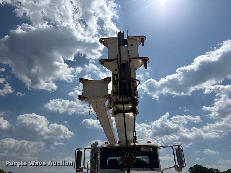 image for item YA2874 2012 Peterbilt 365 crane truck