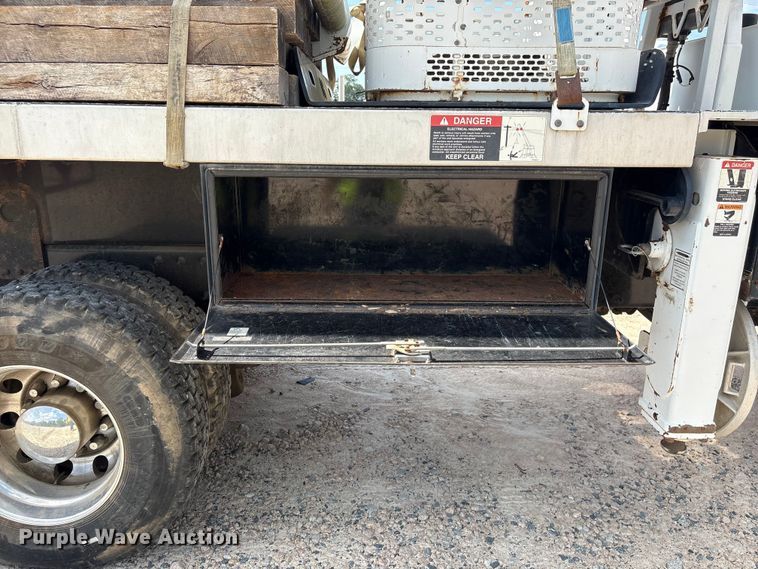 image for item YA2874 2012 Peterbilt 365 crane truck