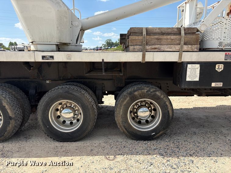 image for item YA2874 2012 Peterbilt 365 crane truck