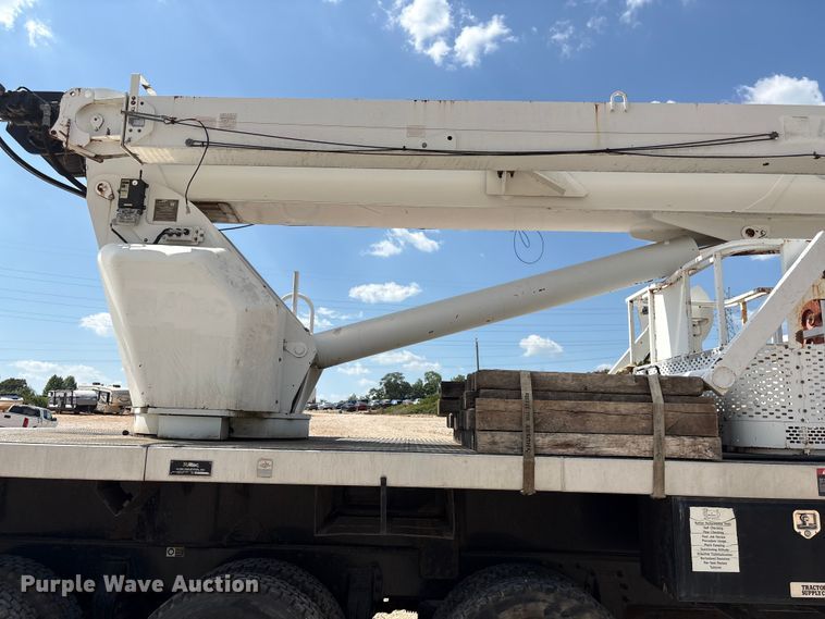 image for item YA2874 2012 Peterbilt 365 crane truck