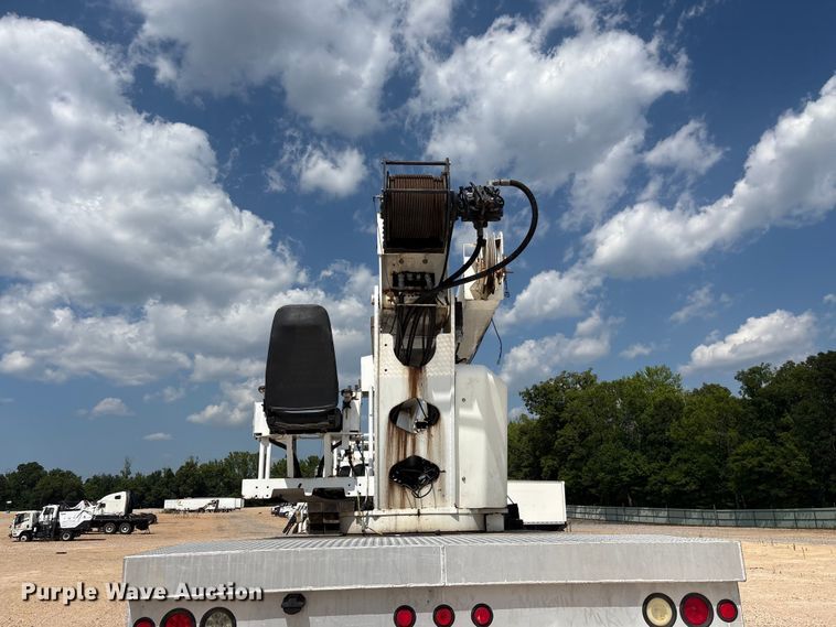 image for item YA2874 2012 Peterbilt 365 crane truck