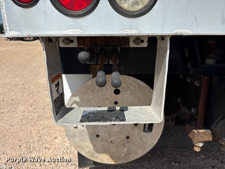 image for item YA2874 2012 Peterbilt 365 crane truck