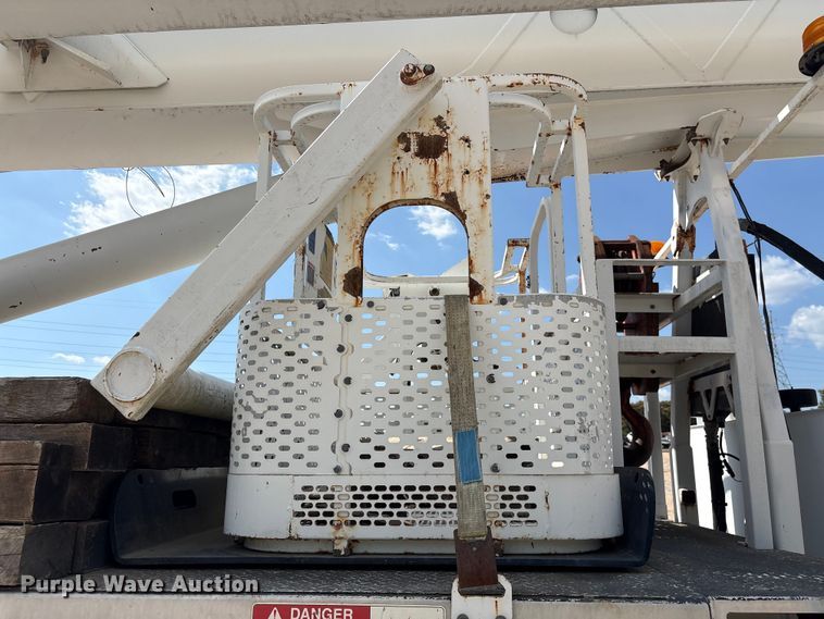 image for item YA2874 2012 Peterbilt 365 crane truck