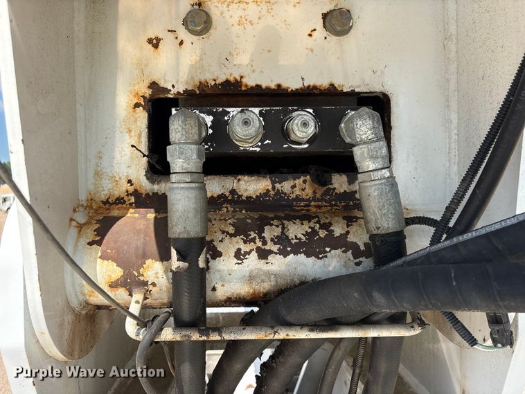 image for item YA2874 2012 Peterbilt 365 crane truck