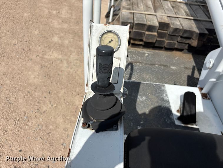 image for item YA2874 2012 Peterbilt 365 crane truck