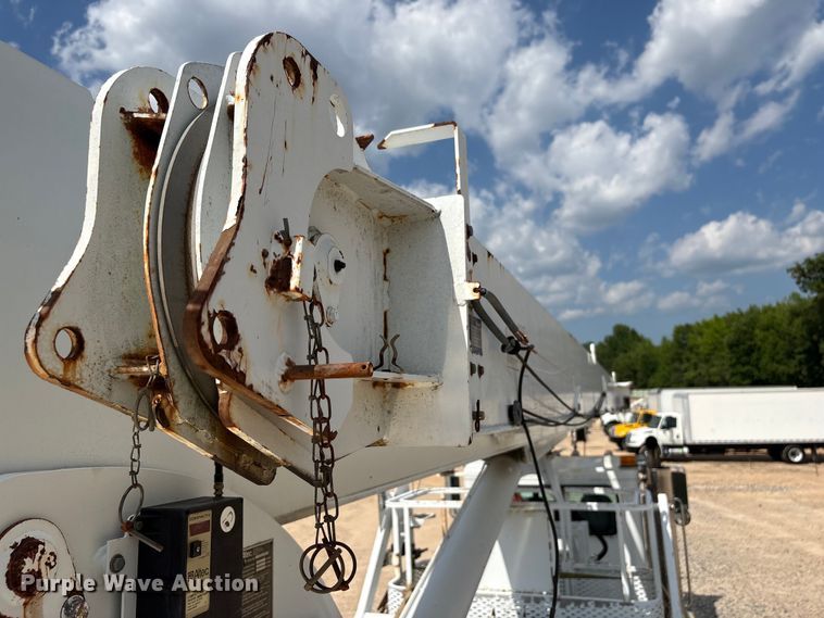 image for item YA2874 2012 Peterbilt 365 crane truck