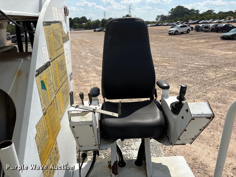 image for item YA2874 2012 Peterbilt 365 crane truck
