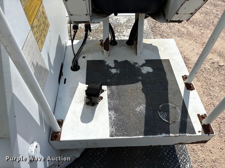 image for item YA2874 2012 Peterbilt 365 crane truck