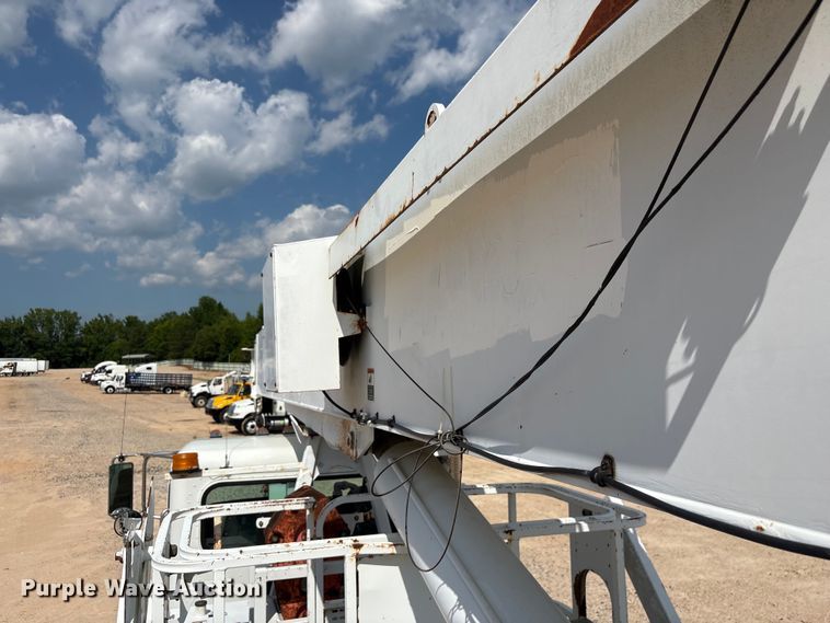 image for item YA2874 2012 Peterbilt 365 crane truck