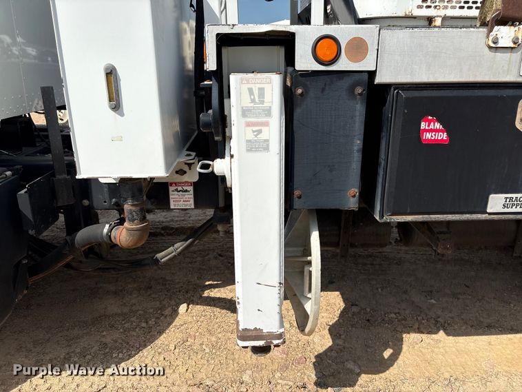image for item YA2874 2012 Peterbilt 365 crane truck