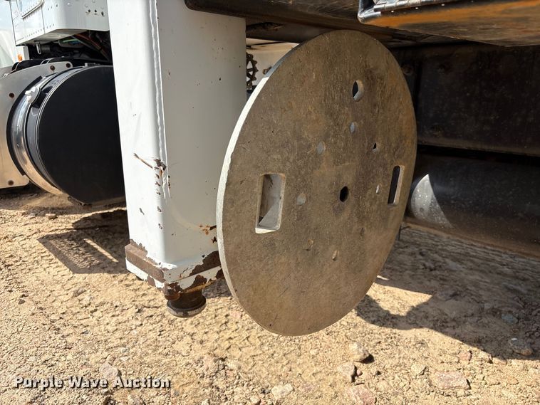 image for item YA2874 2012 Peterbilt 365 crane truck