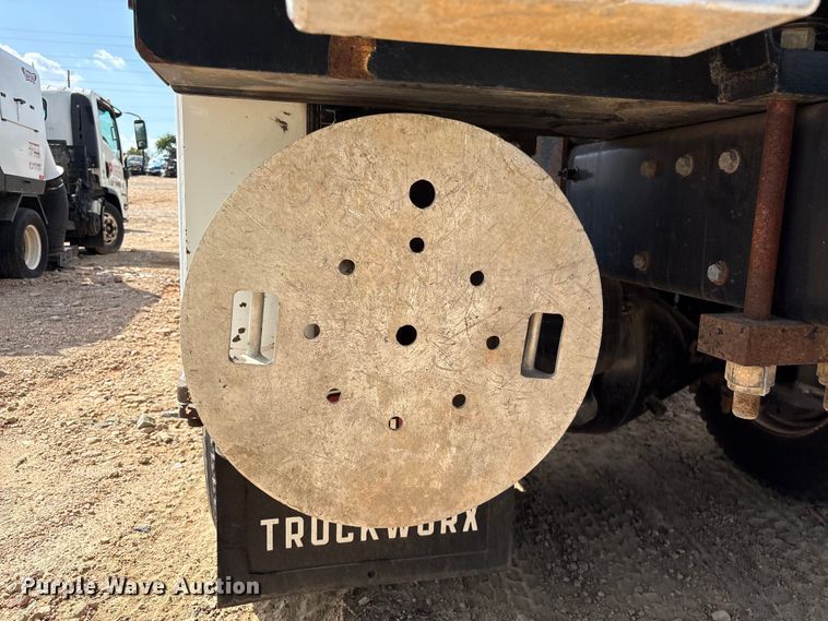 image for item YA2874 2012 Peterbilt 365 crane truck